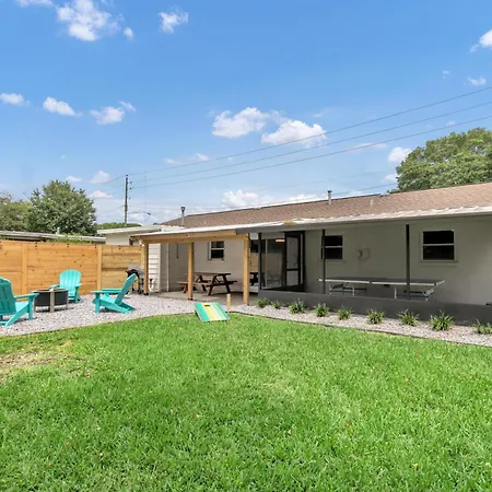 Memorial House - Ping Pong, Grill, Arcade, Beach!